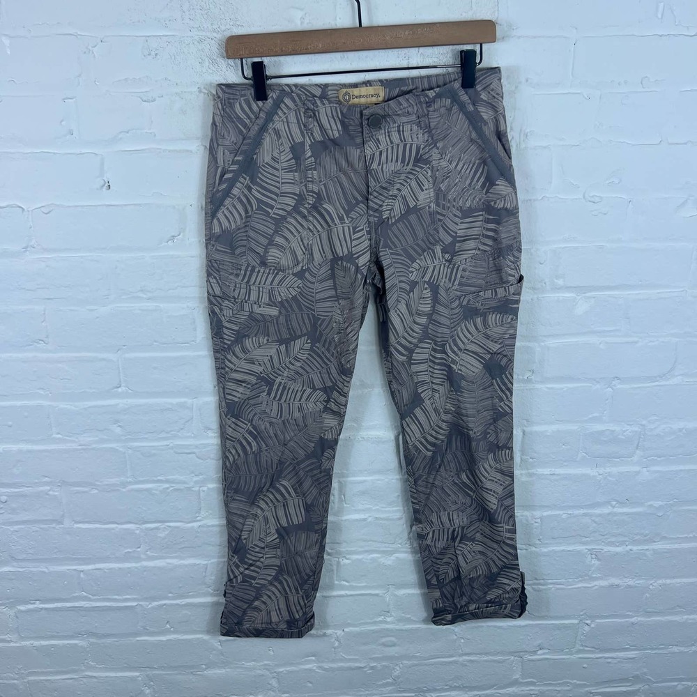 Democracy Gray Patterned Capris
